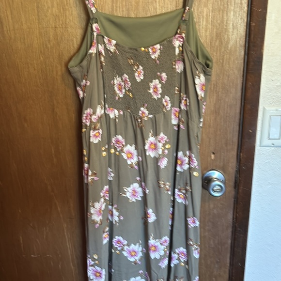 Xhilaration Green dress with pink flowers - Picture 3 of 5